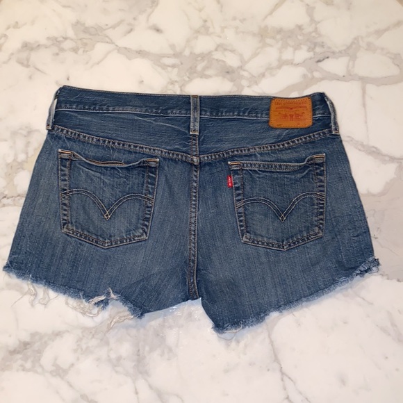 Levi’s 501 Shorts Womens size 25 Denim Cut off - Picture 2 of 10